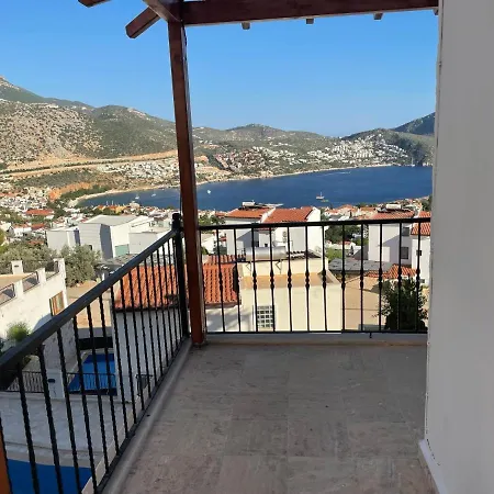 Rosa Is A Lovely, Modern 2 Bedroom Apartment. *